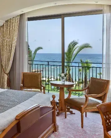 Queen Verenikis Suite