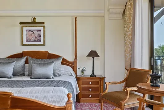 Queen Verenikis Suite