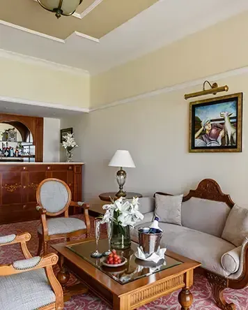 Queen Verenikis Suite